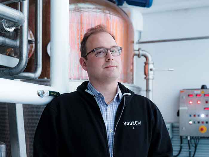 Portrait d'Omid McDonald, fondateur et PDG de Dairy Distillery