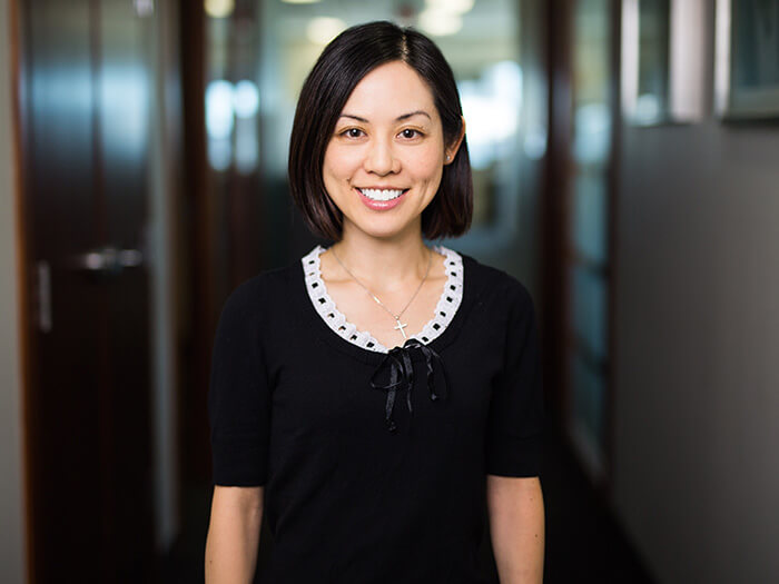 Portrait de la CPA Rosie Yeung, fondatrice et directrice de Changing Lenses.