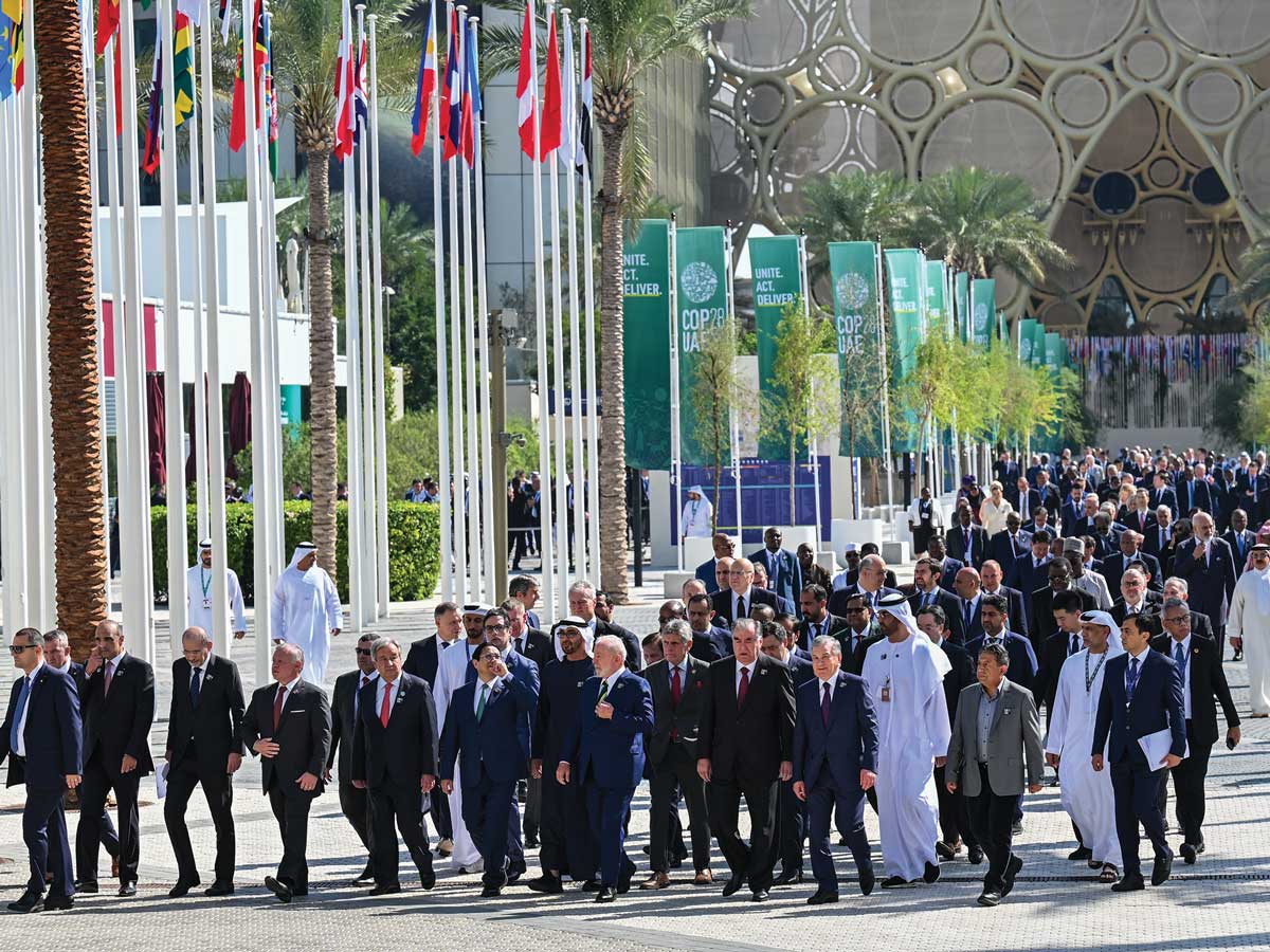 Une photo des dirigeants mondiaux arrivant à la COP28, la Conférence des Nations Unies sur le climat à Dubaï