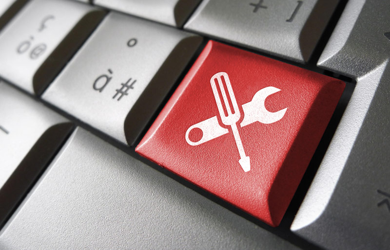 La Trousse sur la stratégie et la planification destinée aux PME est illustrée par l’image en gros plan d’une touche de clavier d’ordinateur sur laquelle figure une icône blanche sur fond rouge représentant deux outils.
