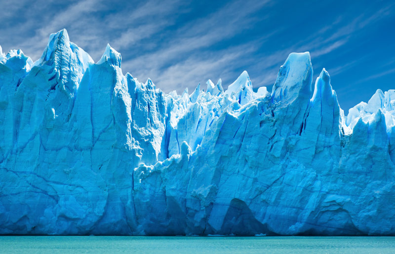 Iceberg gigantesque en Arctique.