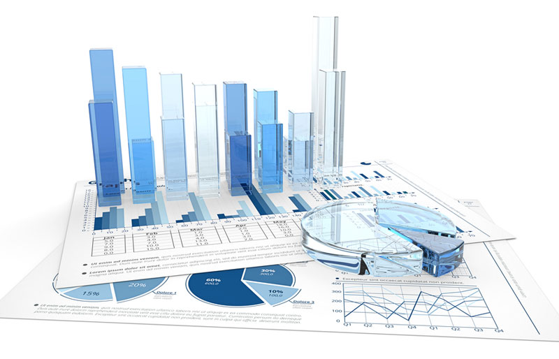 Montage graphique de diagrammes à barres et circulaire en trois dimensions, posés sur des rapports financiers.